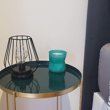 Tulsa Home - Superbe Appartement De Deux Chambres - Avec Terrasse Privee Osny Luaran gambar